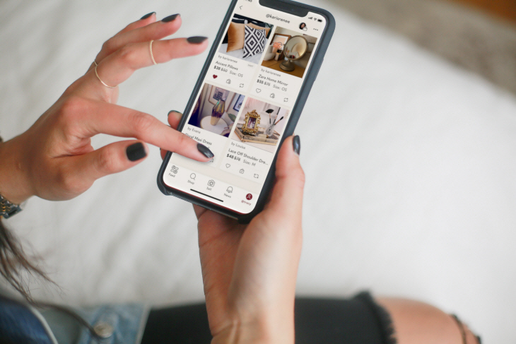 US-Poshmark_Lifestyle