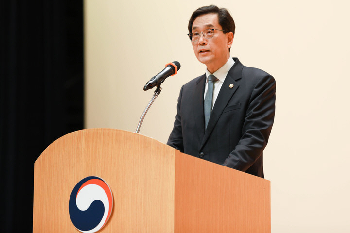 신년사하는 한훈 통계청장