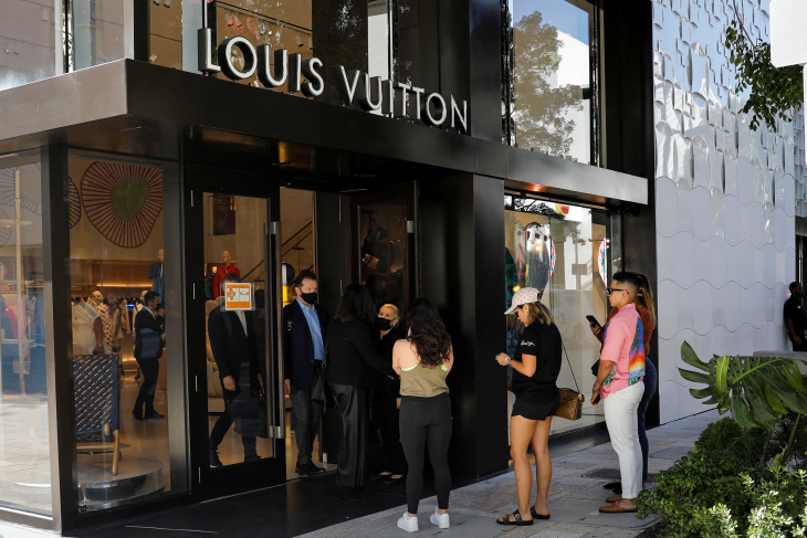 LVMH-VUITTON/PRICES <YONHAP NO-1854> (REUTERS)