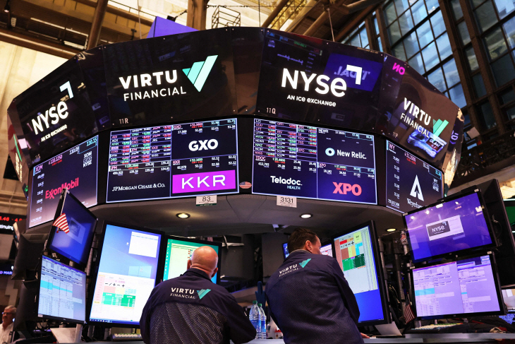 US-MARKETS-OPEN-AFTER-DROPPING-600-POINTS-WEDNESDAY-AND-CONCERNS
