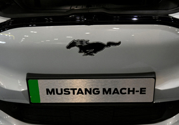 FORD-MUSTANG/