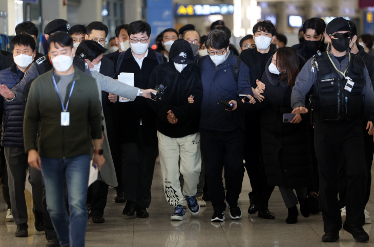 국내 송환된 김성태 '금고지기' 쌍방울 전 재경총괄본부장