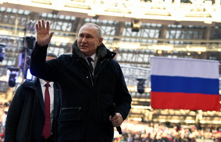 UKRAINE-CRISIS/PUTIN-CONCERT