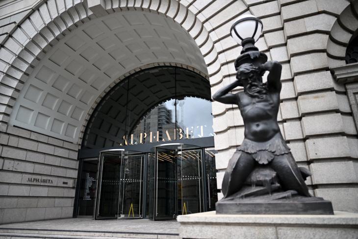 BRITAIN-US-BANKING-MARKET-SVB
