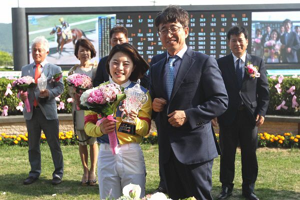 한국경마 ‘유리천장’ 극복.. 렛츠런파크 부산경남 김혜선 기