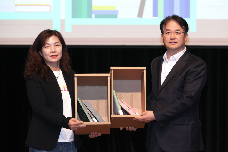 고양특례시장-시민이 추천 책을 나누는 책꽂이 교환