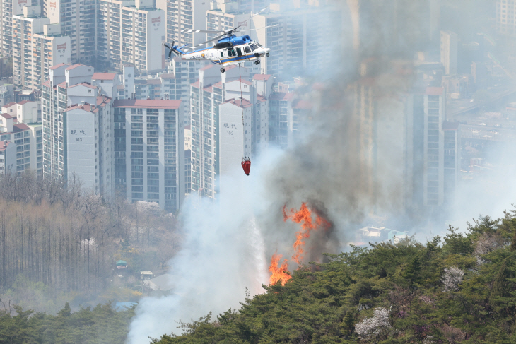 서울 도심 인왕산에 산불