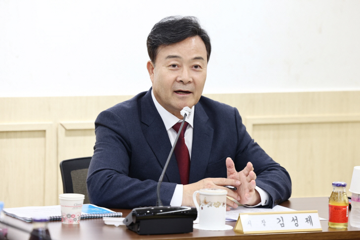 의왕시장 5일 의왕교육행복센터 기본계획 용역 중간보고회 주재