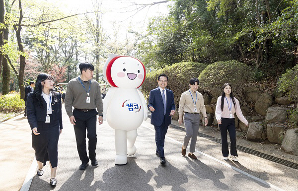 캠코 “임직원 걸음 모아 도심 속 예술정원 조성한다”