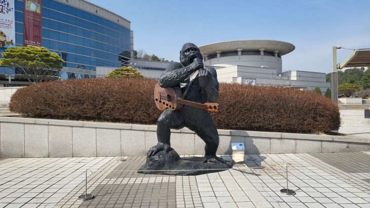 의정부문화재단-크라운해태 ‘견생조각전’ 전시작