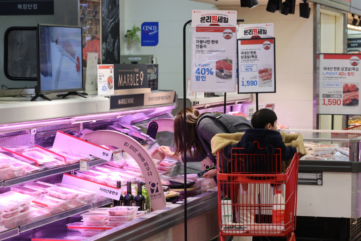 한우는 40%↓·광어회는 '반값'…롯데마트, 창립 25주년 할인