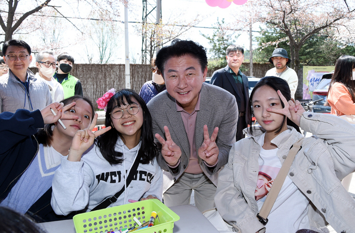 김동근 의정부시장 8일 ‘2023년 입석마을 벚꽃길 축제’ 참석