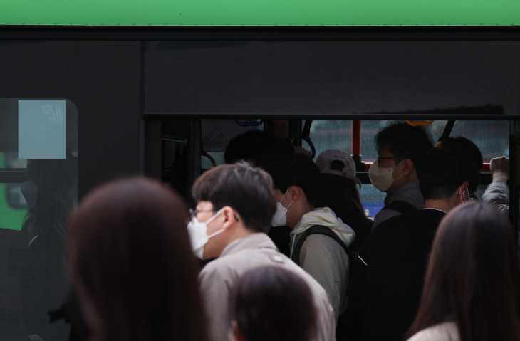 20일부터 대중교통 '노 마스크'