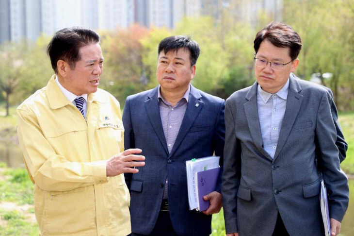 최대호 안양시장 10일 학의천 준설현장 로드체킹