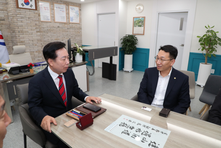 ㈜유한건강생활임원진 안동시 방문