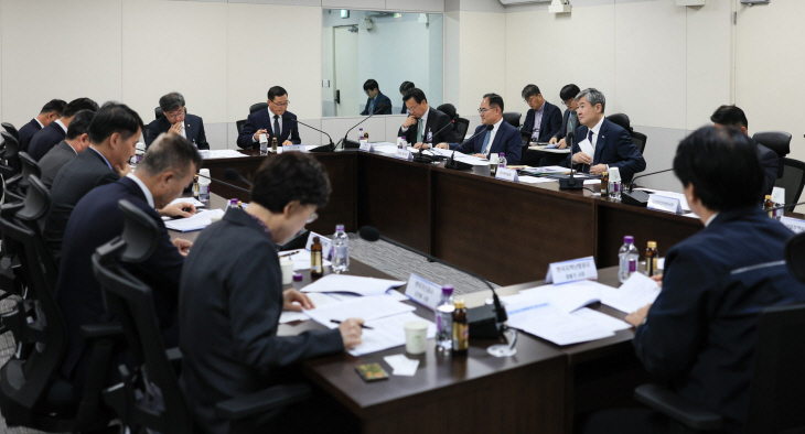 에너지분야 사이버공격 대응태세 점검회의 주재하는 조태용 국가안보실장