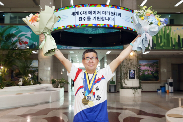 신동훈씨 영국 런던 마라톤대회 출정기념 촬영
