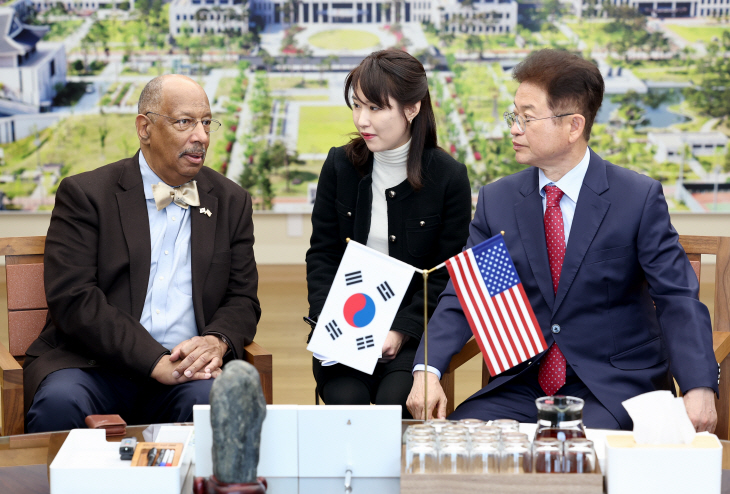 고든 존슨 상원의원 방문