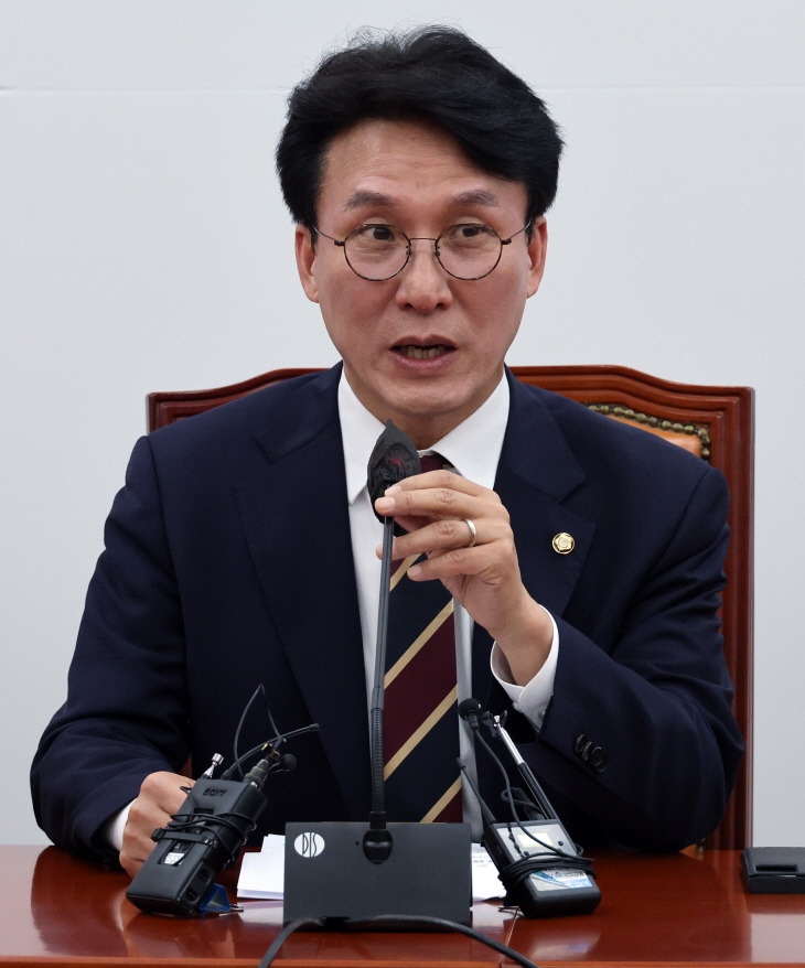 발언하는 김민석 정책위의장<YONHAP NO-2885>