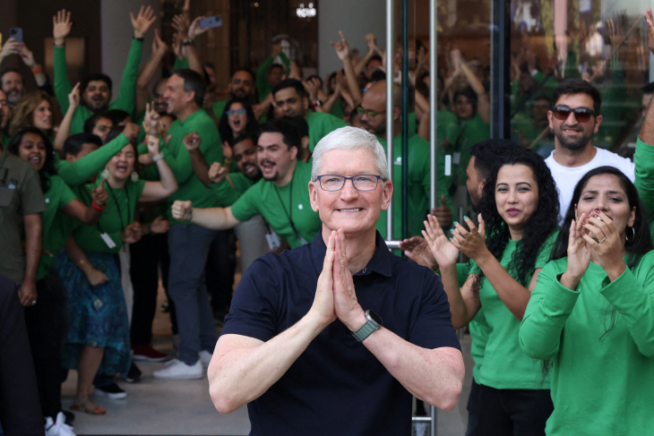 APPLE-INDIA/RETAIL-STORE
