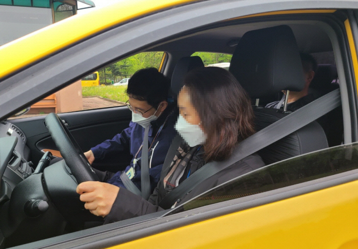 [꾸미기]사진2_서부운전면허시험장 시각장애인 운전체험 행사