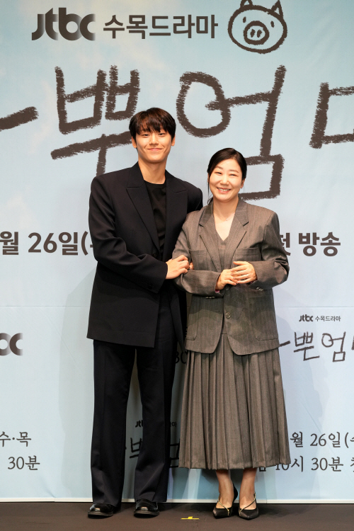 JTBC 수목드라마 나쁜엄마 제작 발표회 라미란 이도현 _02
