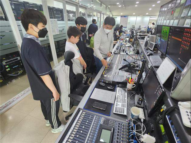 하남시 은가람중학교 학생들 미사리경정장 방송실 견학