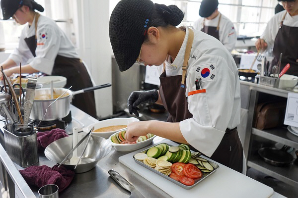 삼진어묵, 한국외식과학고와 ‘창작 어묵 요리대회’ 개최