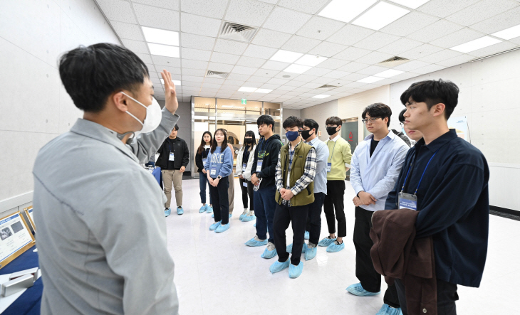 지난달 28일 삼성전기 부산사업장 초청행사에 참가한 포항공대