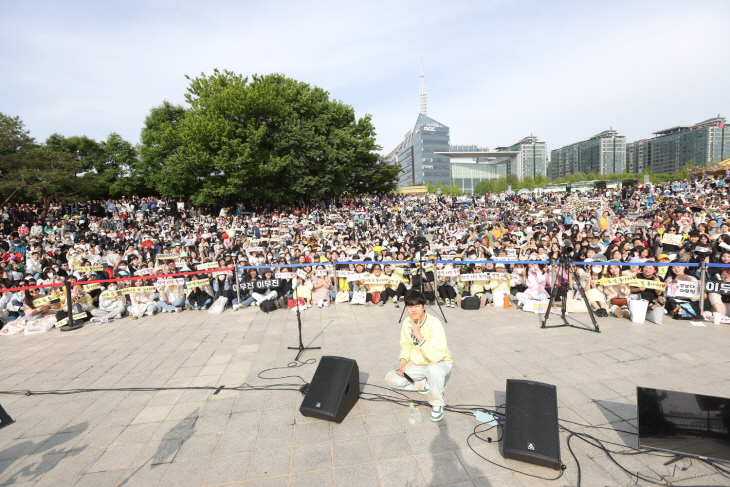 가수 이무진 2023 고양국제꽃박람회 버스킹 공연