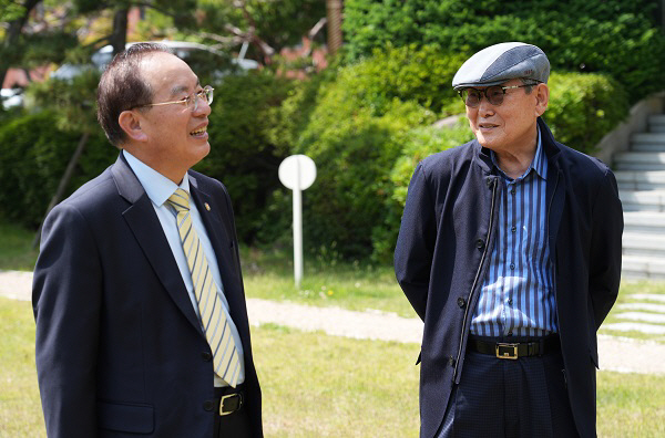 하윤수 부산시교육감 “스승의 은혜 잊지 말아야”