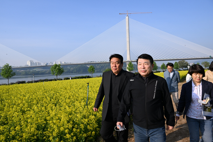 백경현 구리시장 10일 구리유채꽃 한강예술제 현장점검