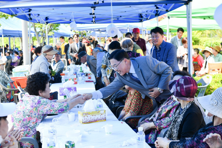강수현 양주시장 회천4동 삼동 경로잔치 인사