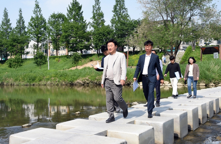 김동근 의정부시장 11일 중랑천 주요사업지 현장점검