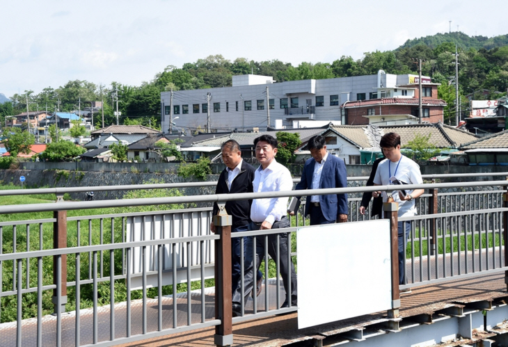 김동근 의정부시장 17일 중랑천 가금인도교 민원현장 출동