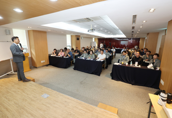 고양특례시의회 전체연수- 송규근 의원 강의