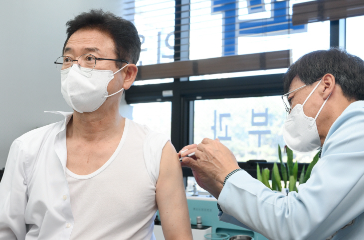 이철우도지사 백신4차접종