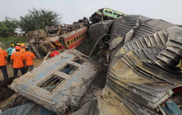 INDIA TRAIN ACCIDENT