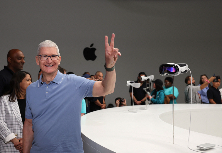 US-APPLE-UNVEILS-NEW-PRODUCTS-AT-ITS-WORLDWIDE-DEVELOPERS-CONFER