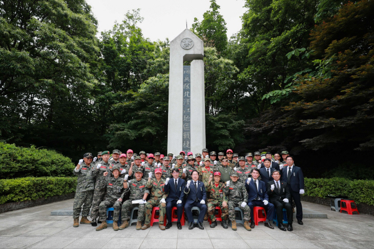 해병대남양주시전우회 6일 해병대북한강지구전첩비 참배