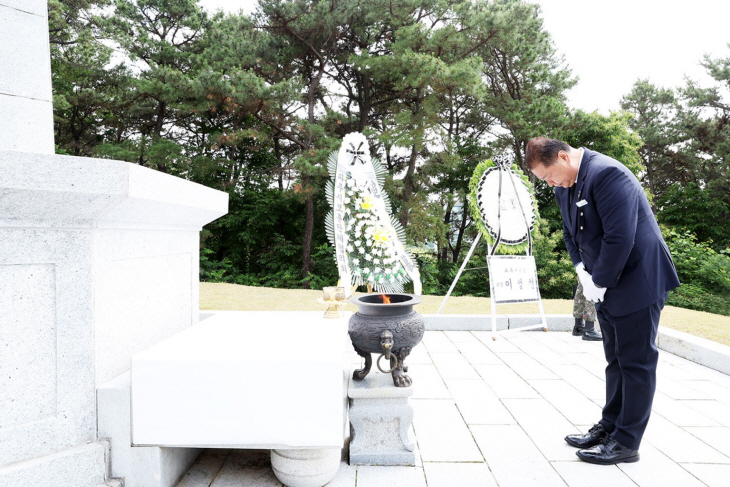 김경일 파주시장 6일 제68회 현충일 추념식 묵념