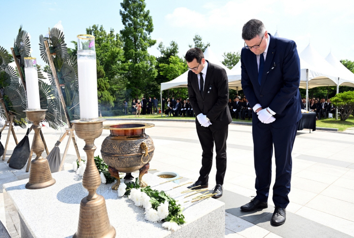 독일 아헨시 경제사절단 안산시 제68회 현충일 추념식 참여