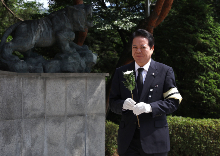 최대호 안양시장 제68회 현충일 추념식 헌화
