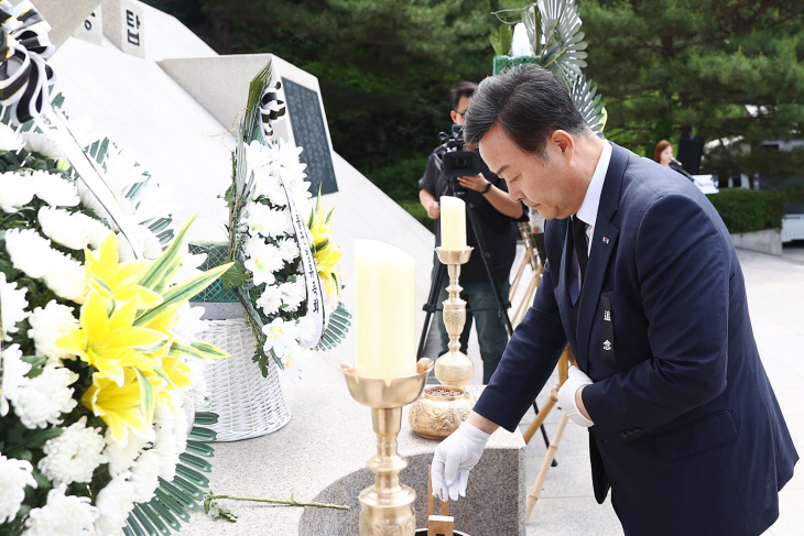 김성제 의왕시장 제68회 현충일 추념식 분향