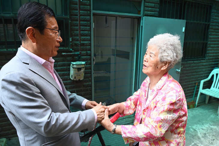 이현재 하남시장 5일 국가유공자 김기엽 여사 위문