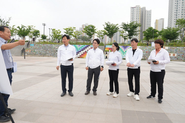 하남시의회 도시건설위 7일 망월천 산책로 보수공사 점검