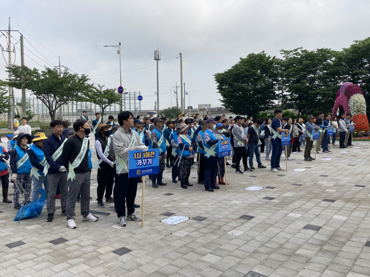 김포시-7개 산하기관 15일 ‘1사 1하천 가꾸기 운동’ 전개