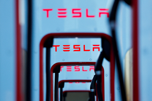 HYUNDAI MOTOR-TESLA/CHARGING