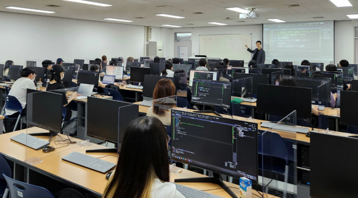 성신여대 SW021 중 C++ 입문 수업 장면