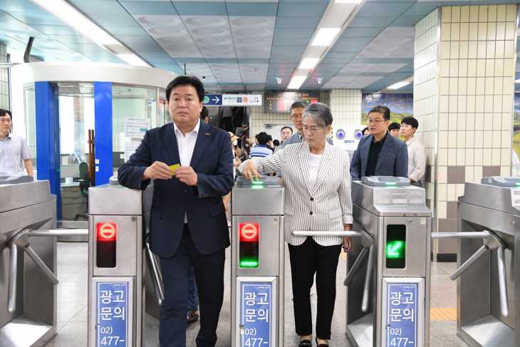 임병택 시흥시장 서해선 대곡~소사선 개통 탑승